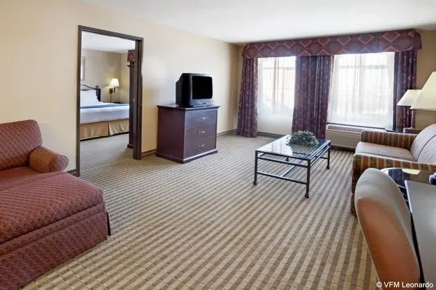 Holiday Inn Express Hotel & Suites Marina 