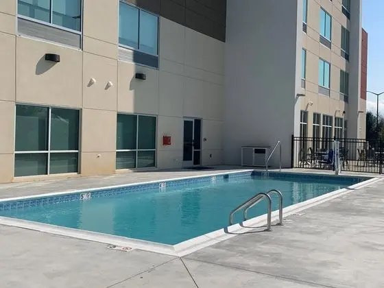 HOLIDAY INN EXPRESS & SUITES Marion - Havuz