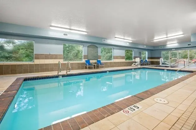 Holiday Inn Express and Suites Marysville - Havuz