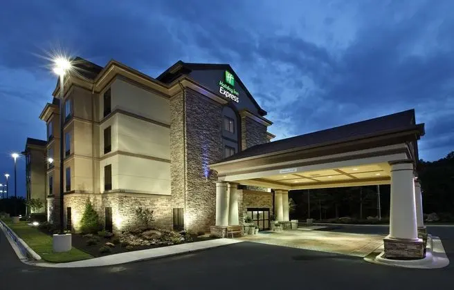 Holiday Inn Express and Suites Maumelle Little Roc