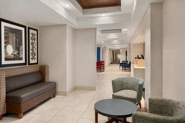 Holiday Inn Express & Suites McAlester - Dış Mekan