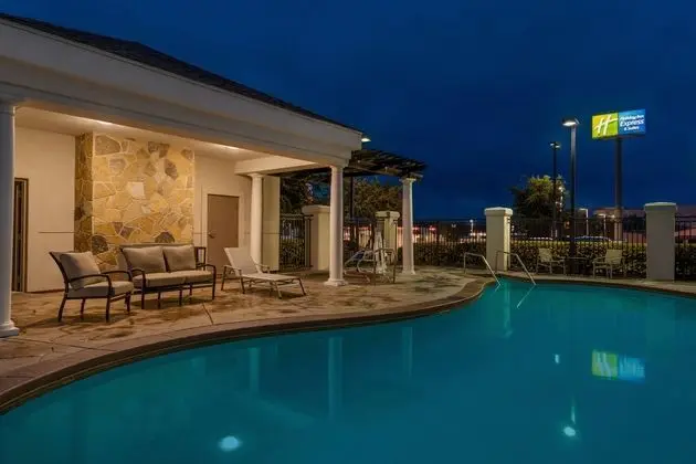Holiday Inn Express & Suites McAlester - Havuz