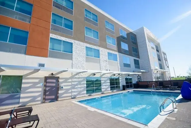 Holiday Inn Express And Suites Mckinney Craig Ran - Havuz