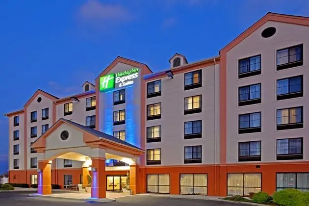 Holiday Inn Express and Suites Meadowlands Area