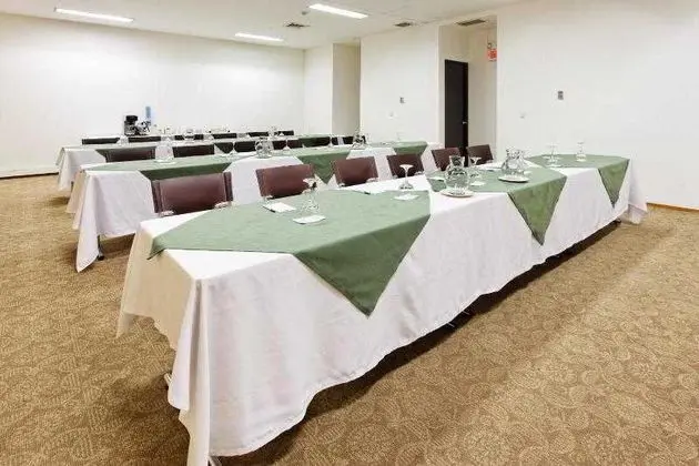 Holiday Inn Express & Suites Medellin - İş / Konferans