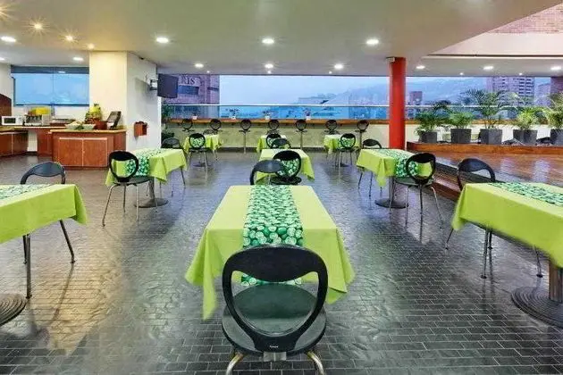 Holiday Inn Express & Suites Medellin - Yeme / İçme