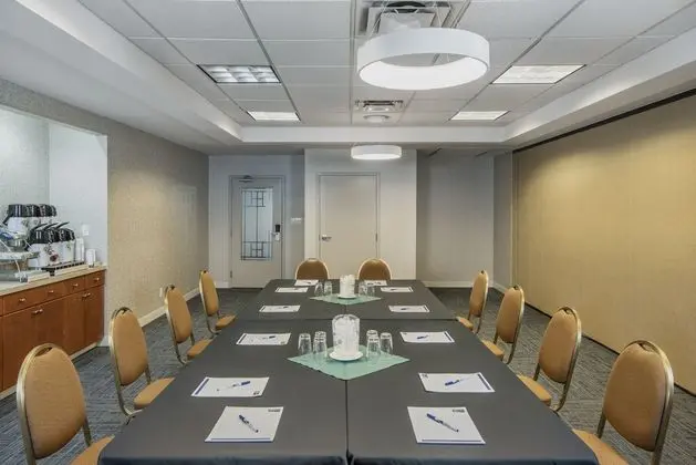 Holiday Inn Express and Suites Medicine Hat Transc