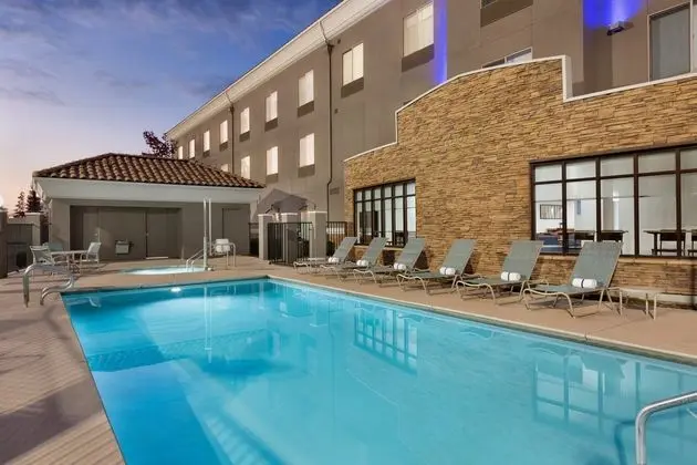 Holiday Inn Express Hotel & Suites Merced - Havuz