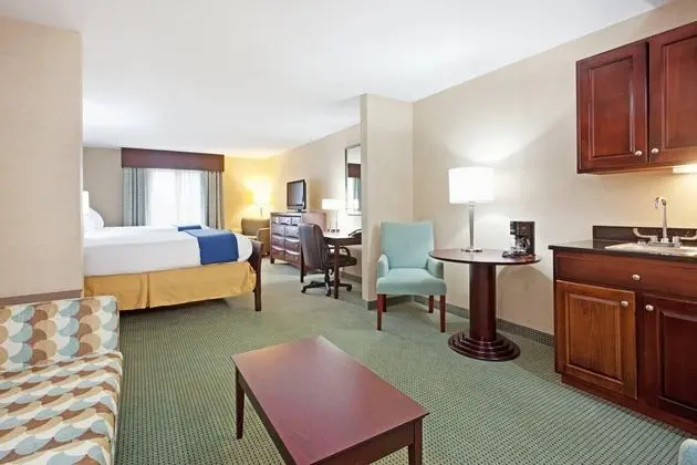 Holiday Inn Express and Suites Meriden