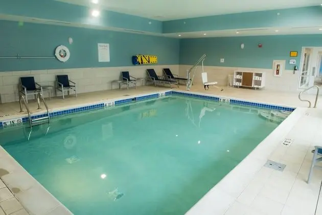 Holiday Inn Express & Suites Merrillville, an IHG Hotel - Havuz