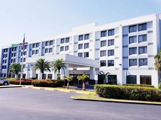 Holiday Inn Express & Suites Miami-Hialeah