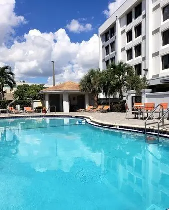 Holiday Inn Express & Suites Miami-Hialeah - Havuz