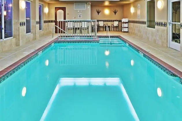 Holiday Inn Express and Suites Miami - Havuz