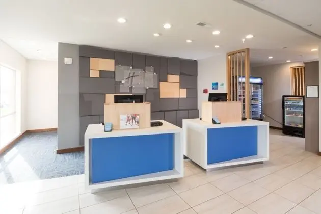 HOLIDAY INN EXPRESS AND SUITES Michigan City - Dış Mekan
