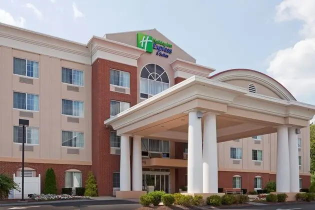 Holiday Inn Express and Suites Middleboro Raynham