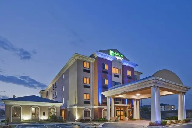Holiday Inn Express and Suites Midwest City