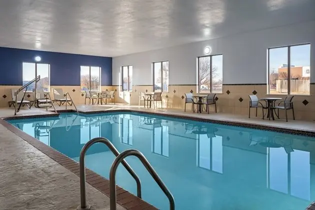 Holiday Inn Express and Suites Midwest City - Havuz