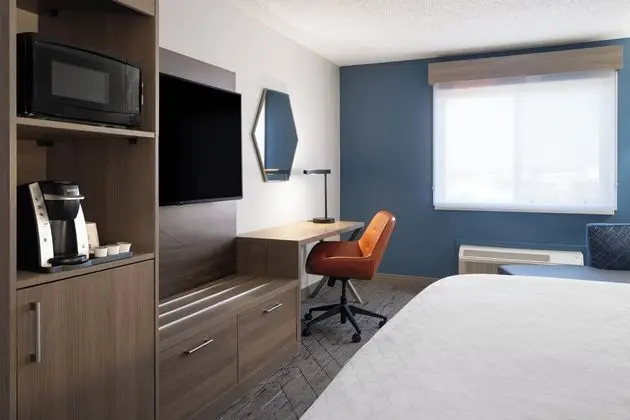 Holiday Inn Express and Suites Midwest City - Oda