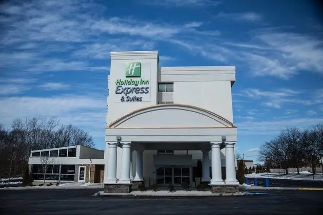 Holiday Inn Express & Suites Milford - 1