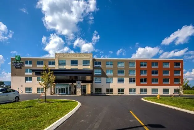 Holiday Inn Express and Suites Milroy - Reedsville - Dış Mekan