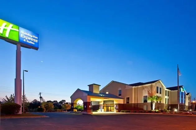 Holiday Inn Express and Suites Milton East I 10