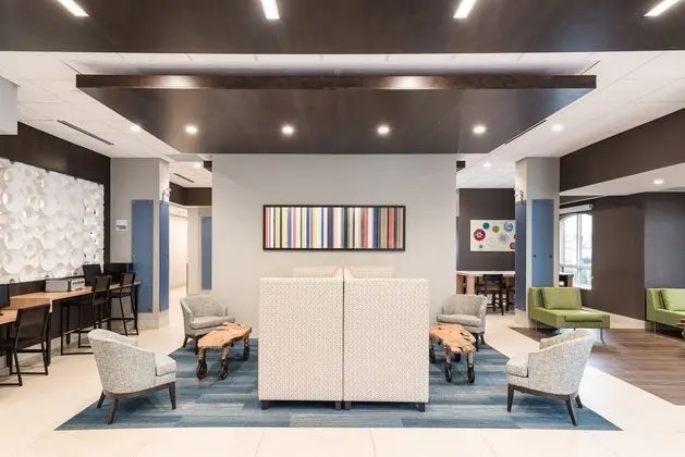 Holiday Inn Express and Suites Milton - Dış Mekan