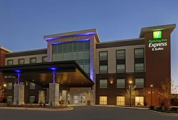 Holiday Inn Express & Suites Milwaukee - Brookfield, an IHG Hotel - Dış Mekan