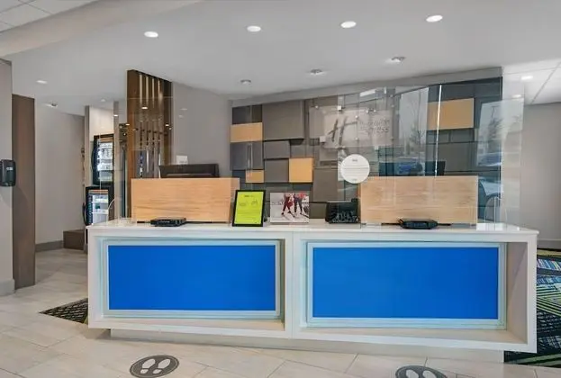 Holiday Inn Express & Suites Milwaukee - Brookfield, an IHG Hotel - Lobi