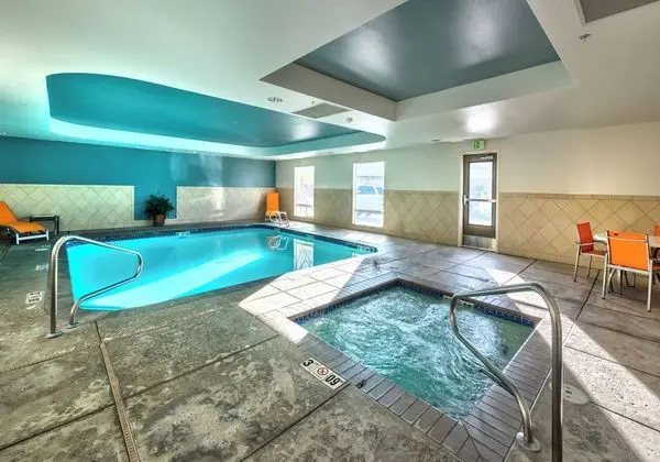 Holiday Inn Express Hotel & Suites Minden - Havuz