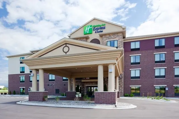 Holiday Inn Express and Suites Minneapolis SW Shak