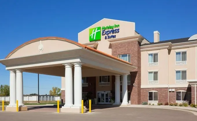 Holiday Inn Express and Suites Minot South