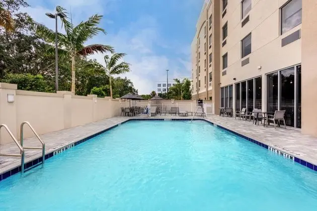Holiday Inn Express and Suites Miramar, an IHG Hotel - Havuz