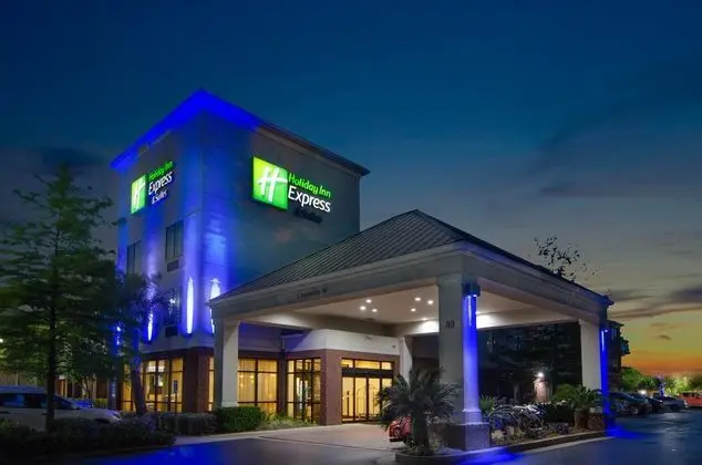 Holiday Inn Express and Suites Mobile West I 65