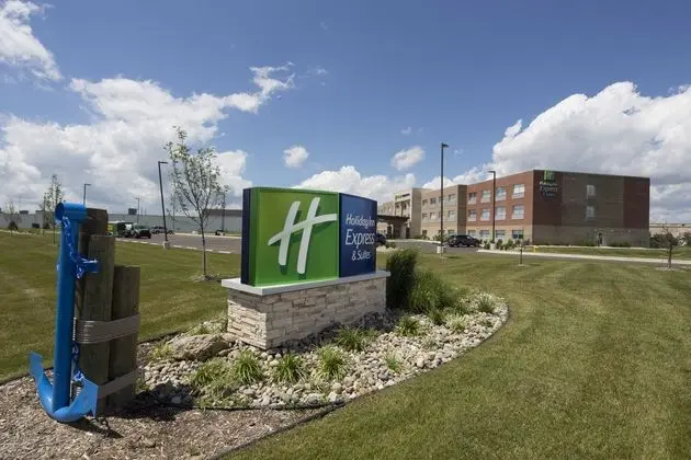 Holiday Inn Express and Suites Monroe