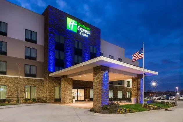 Holiday Inn Express and Suites Monroe - Dış Mekan
