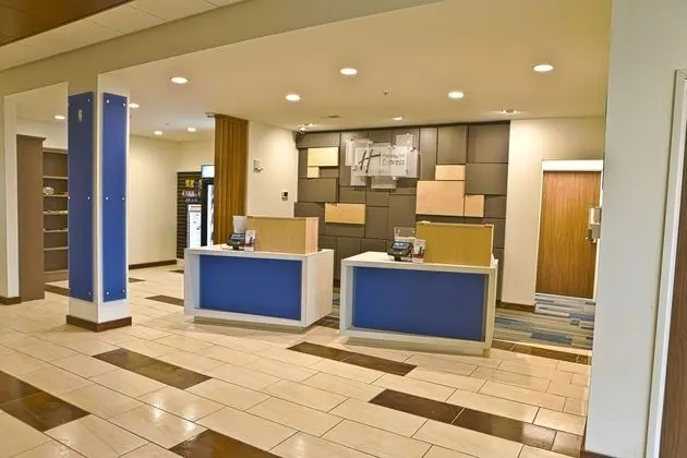 Holiday Inn Express and Suites Monroe - Dış Mekan
