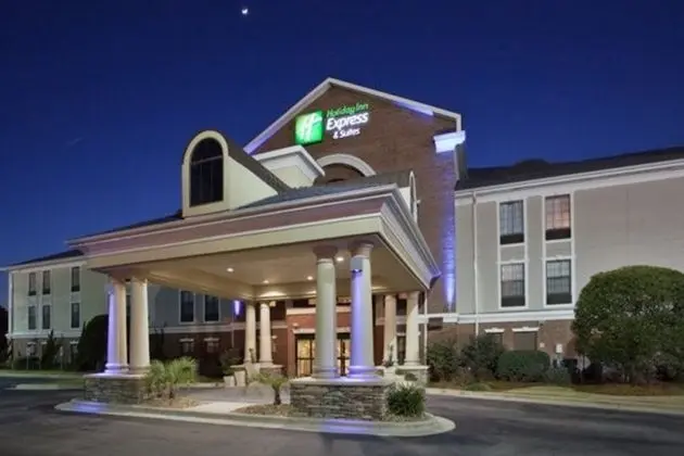 Holiday Inn Express and Suites Morehead City