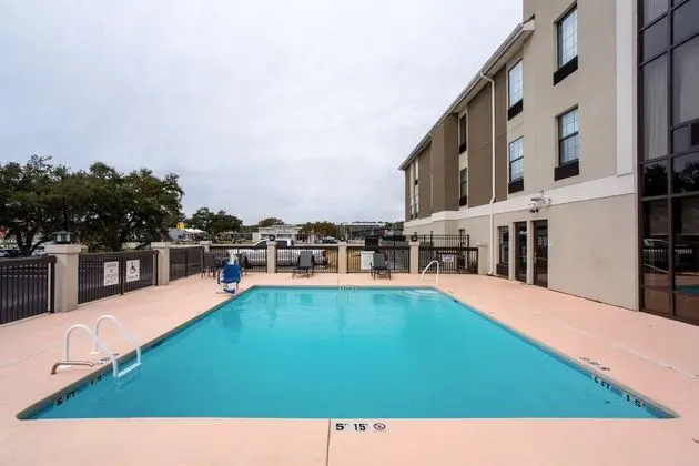 Holiday Inn Express and Suites Morehead City - Havuz