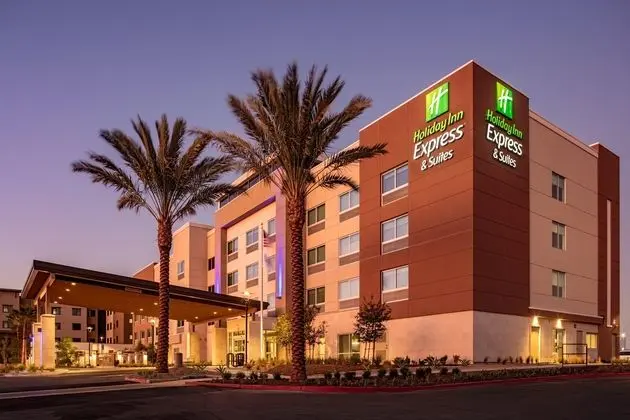 Holiday Inn Express &Suites MorenoValley-Riverside