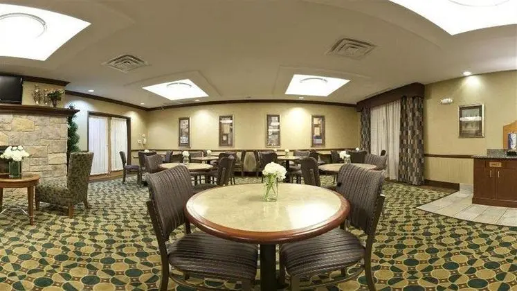 Holiday Inn Express and Suites Morris