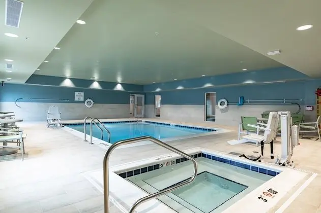 Holiday Inn Express & Suites Moundsville, an IHG Hotel - Havuz