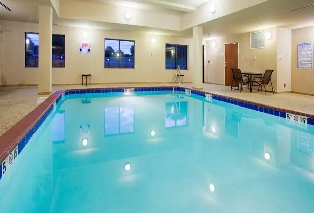 Holiday Inn Express Hotel & Suites Mount Airy - Havuz
