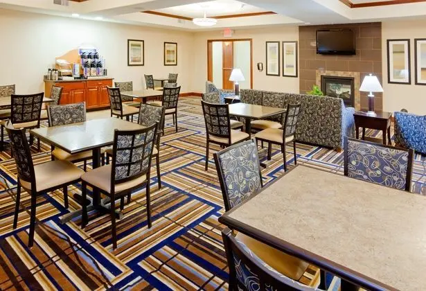 Holiday Inn Express Hotel & Suites Mount Airy - Yeme / İçme