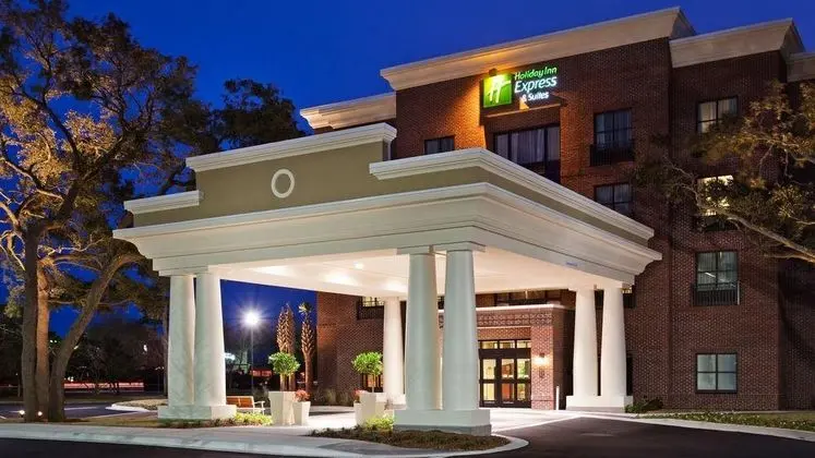 Holiday Inn Express Hotel & Suites Mount Pleasant