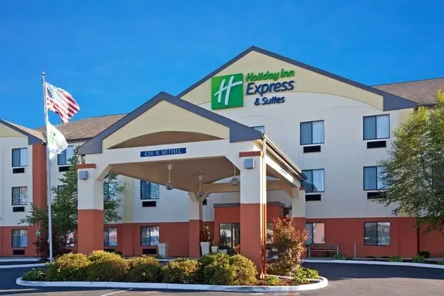 Holiday Inn Express & Suites Muncie