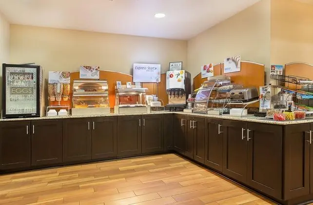 Holiday Inn Express and Suites Murphy