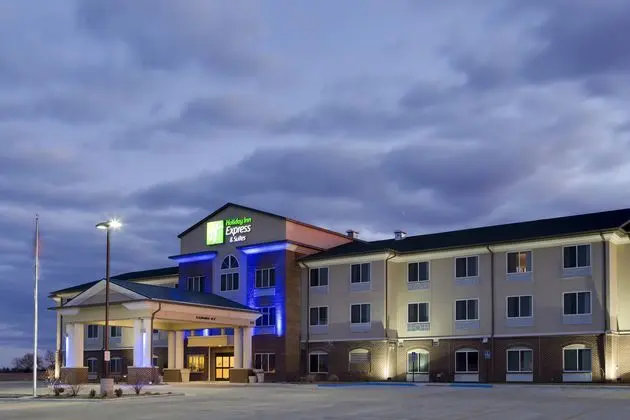 Holiday Inn Express and Suites Nevada