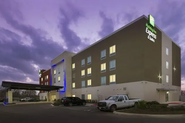 Holiday Inn Express and Suites New Braunfels