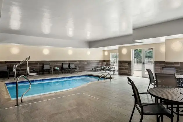 Holiday Inn Express and Suites New Buffalo, MI - Havuz