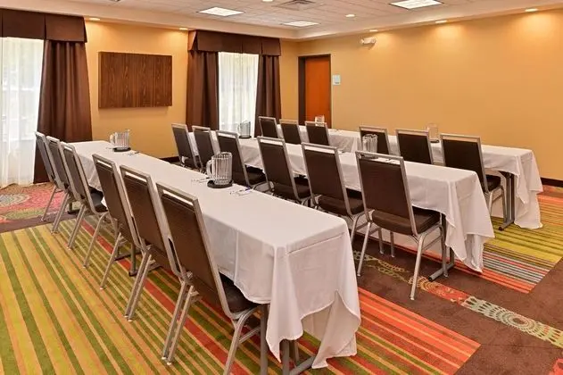 Holiday Inn Express and Suites NEW MARTINSVILLE - Genel